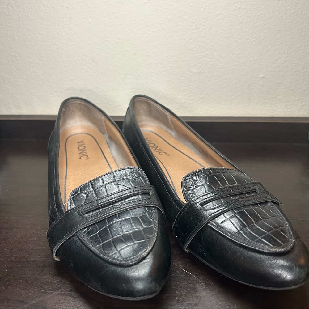 Vionic Savannah Croc-Embossed Black Flats